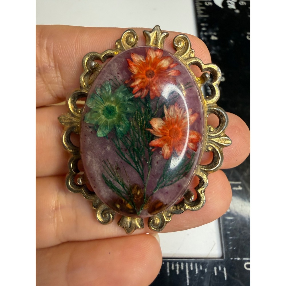 Vintage Dried Flower Resin Cabochon Brooch Gold Tone Filigree Ornate Purple Pin